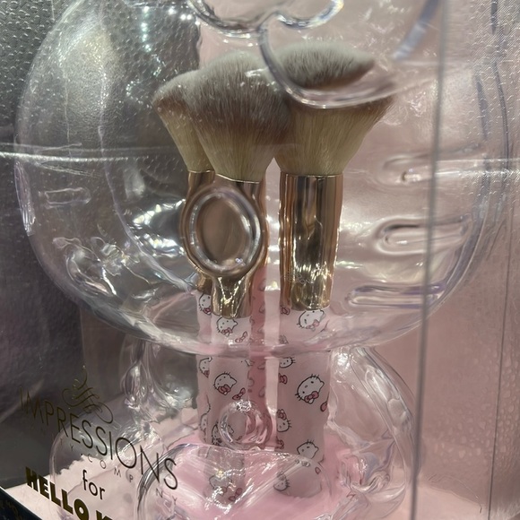 Hello Kitty Clear The Supercute Signature 6 Piece Brush Gift Set - Picture 2 of 6